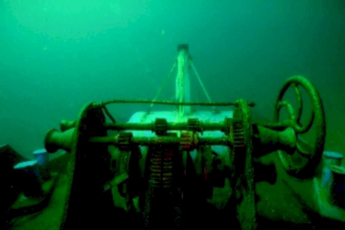 corroded winch ship1980s 1990s A4 Photo Print