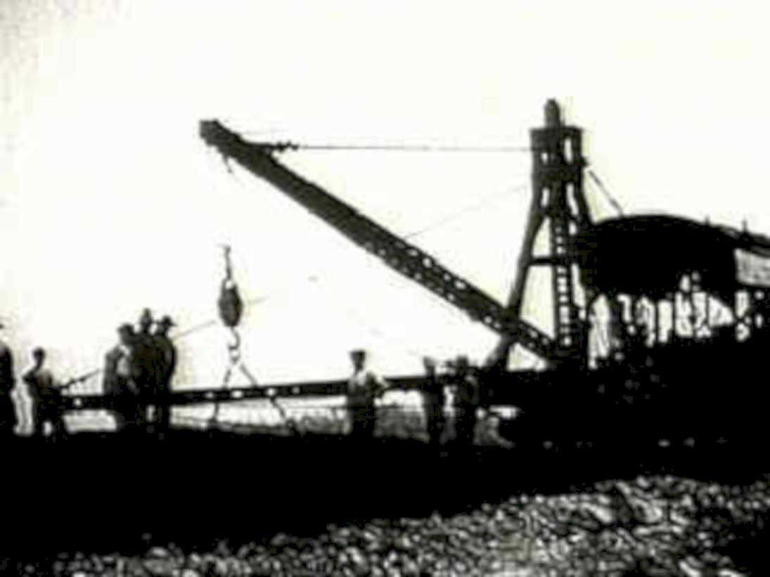crane building section1980s 1990s A4 Photo Print