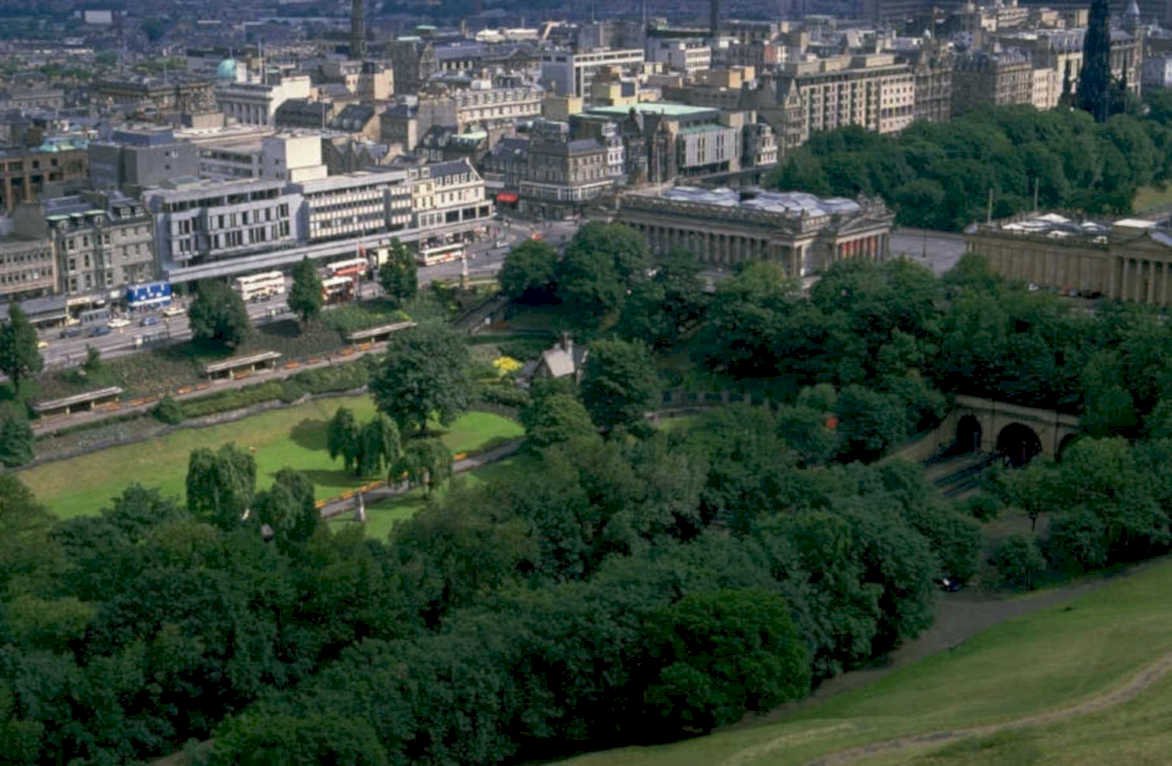 edinburgh scott monument 1980s 1990s A4 Photo Print