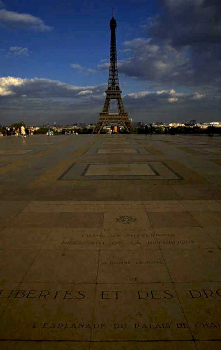 eiffel tower place 1980s 1990s A4 Photo Print