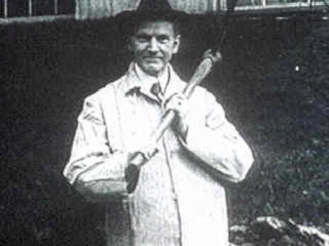 elderly farmer shovel1980s 1990s A4 Photo Print