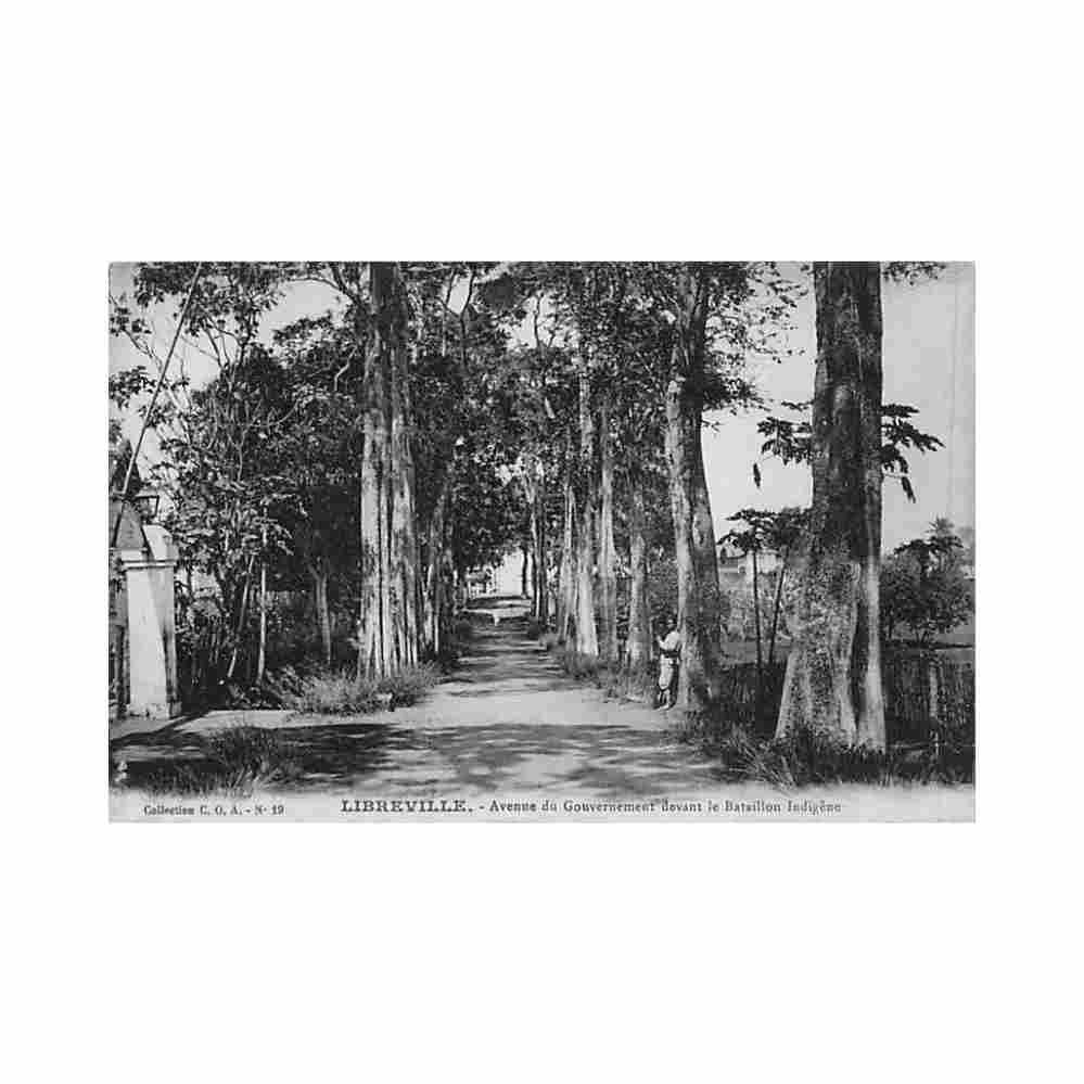 gabon libreville avenue du gouvernement devant le bataillon indigene ed coa 19 Vintage A4 Photo Print