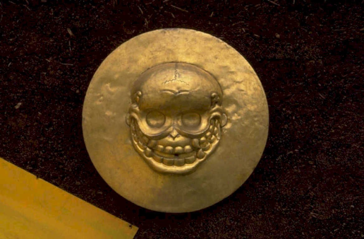 gold skull disc 1980s 1990s A4 Photo Print