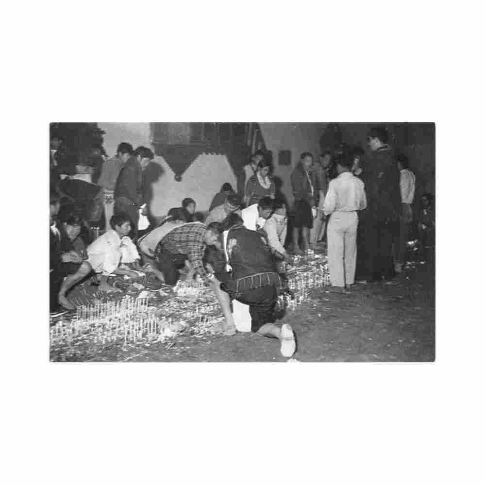 guatemala indigenas orando en la iglesia de chichicastenango el quiche b zadik co Vintage A4 Photo Print