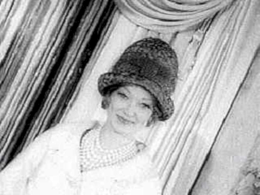 hat portrait woman1980s 1990s A4 Photo Print