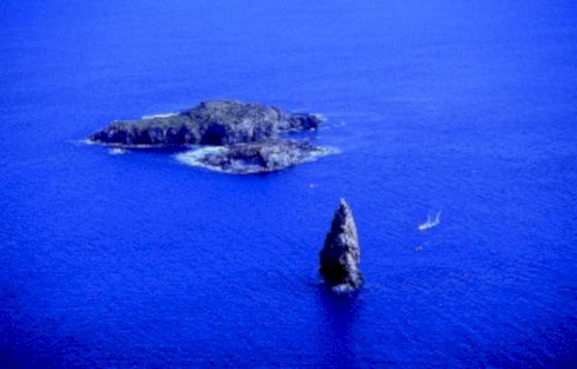 islands sailboat rocks1980s 1990s A4 Photo Print