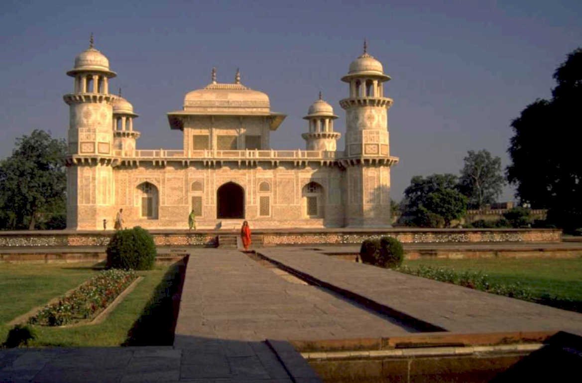 itmad ud daulah 1980s 1990s A4 Photo Print