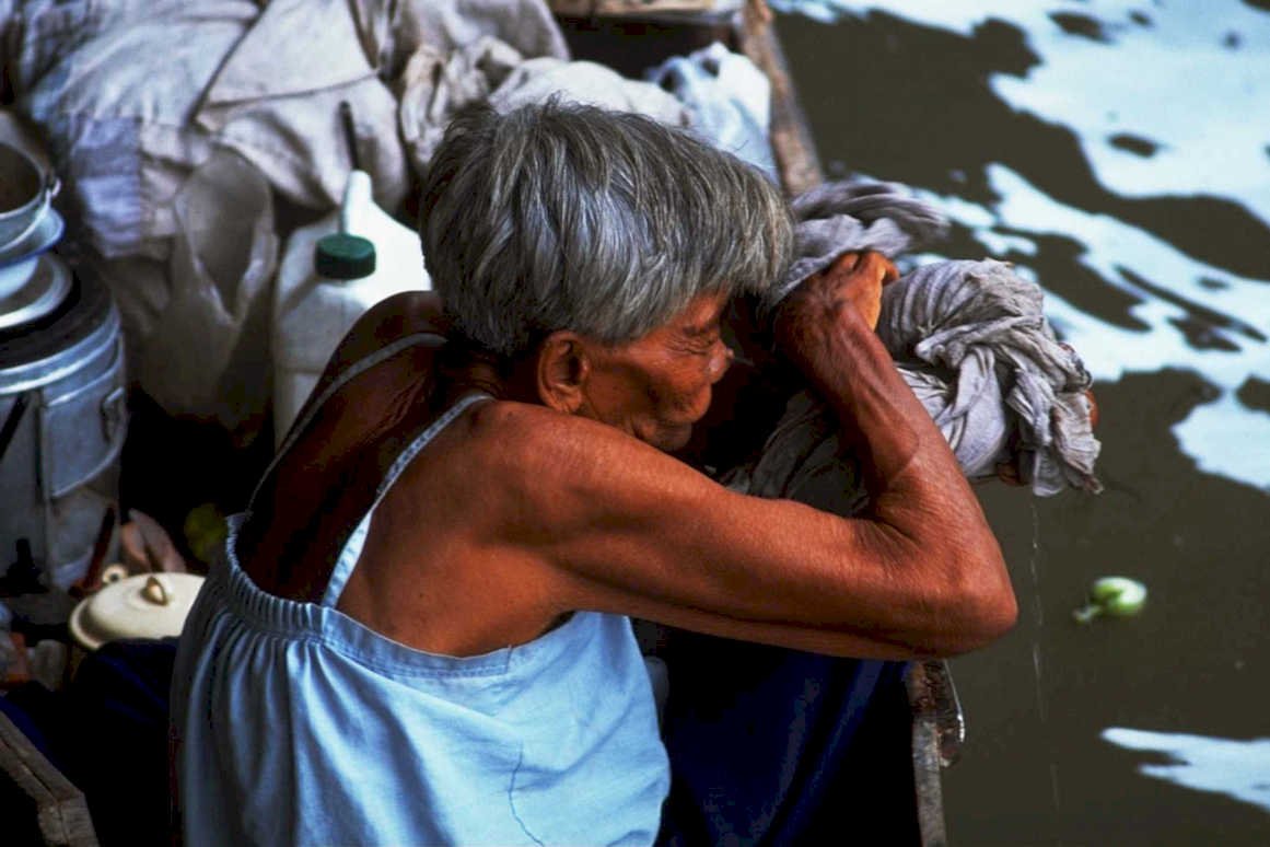 laundry river woman1980s 1990s A4 Photo Print