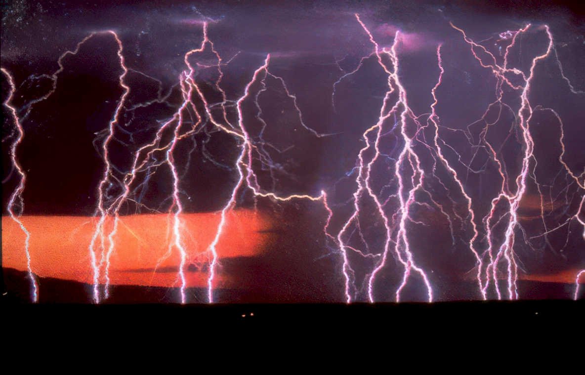 lightning storm night GIGA 2