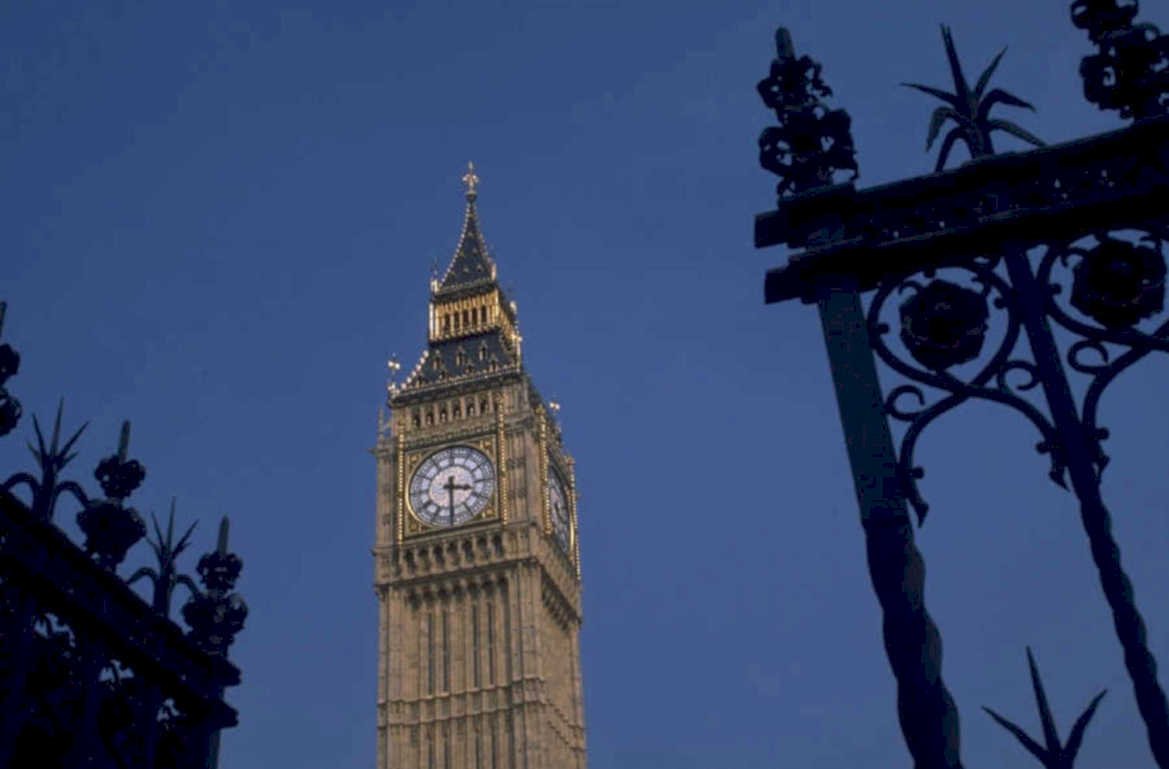 london big ben 2 1980s 1990s A4 Photo Print
