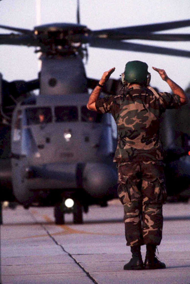 marine ch46e salute1980s 1990s A4 Photo Print