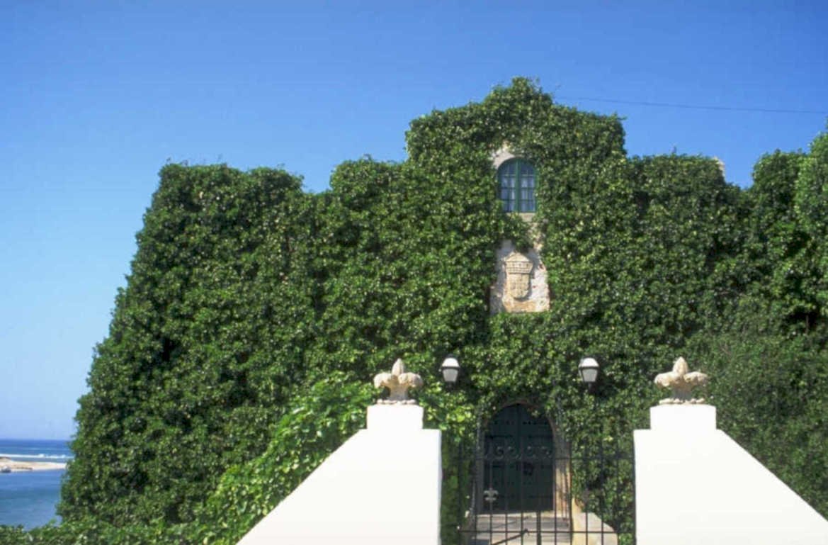 mediterranean villa ivy 1980s 1990s A4 Photo Print