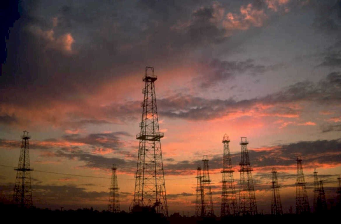 oil rigs sunset 12 1980s 1990s A4 Photo Print