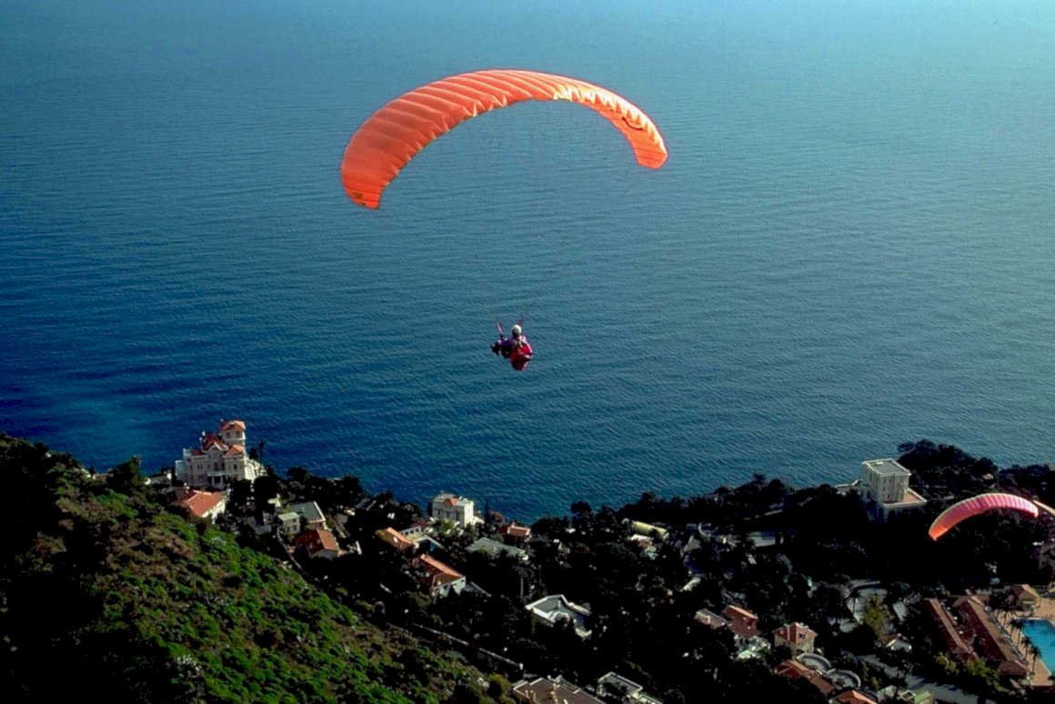 paraglider coastal view1980s 1990s A4 Photo Print