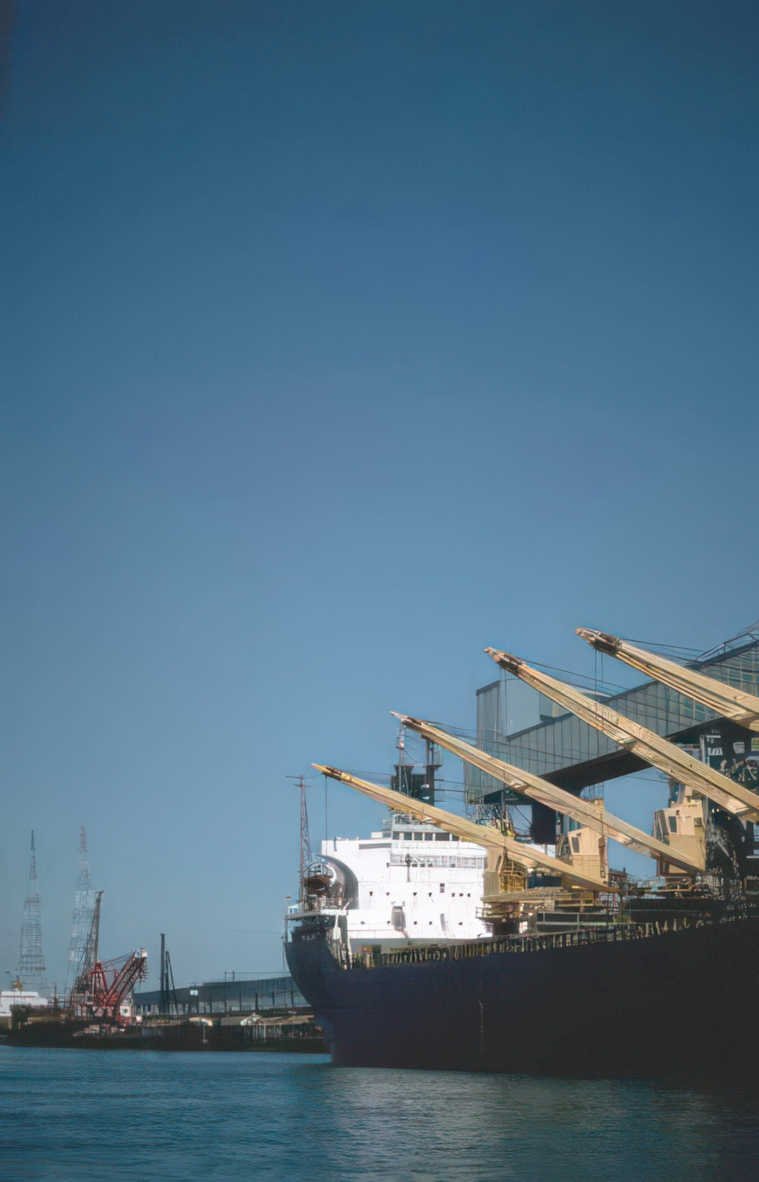 port cranes cargo GIGA 2