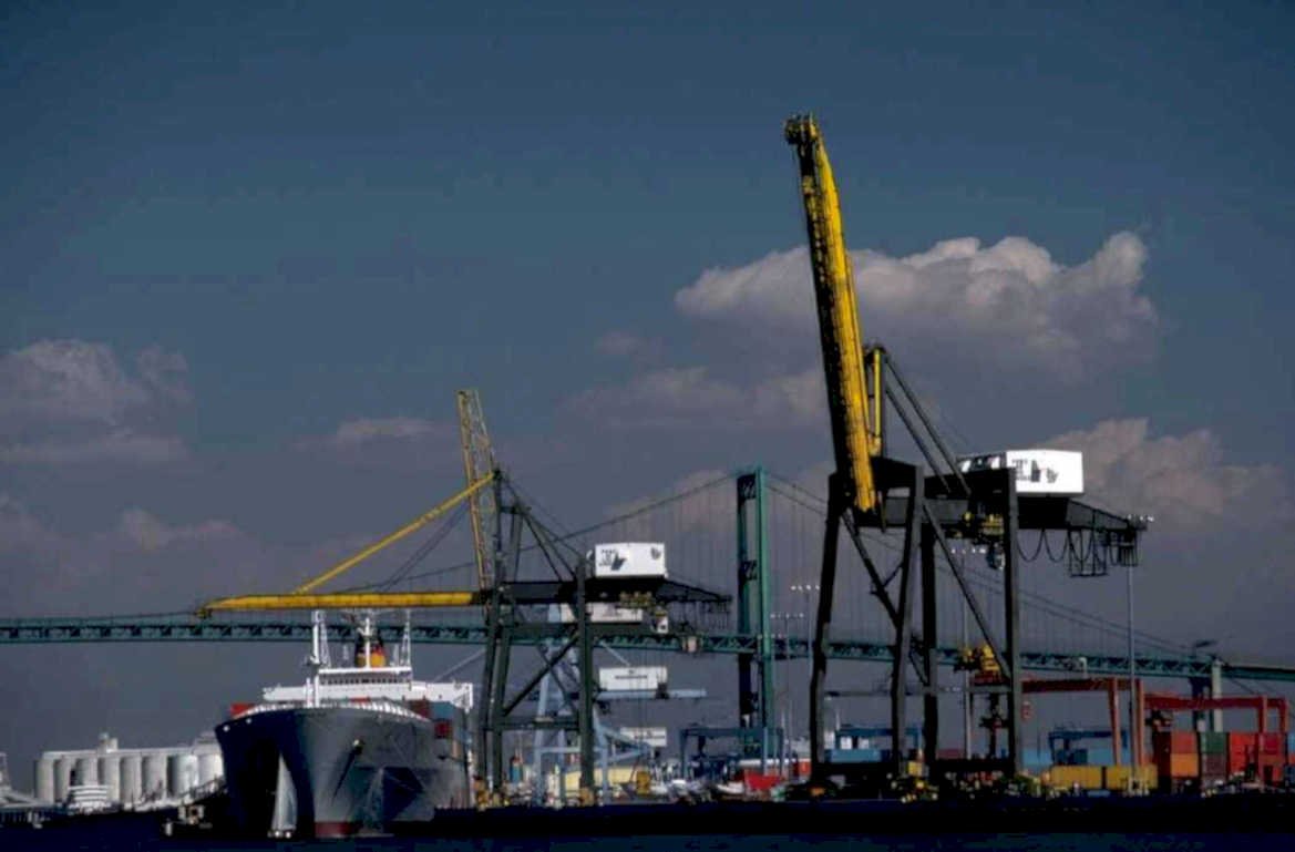port cranes ships 2 1980s 1990s A4 Photo Print