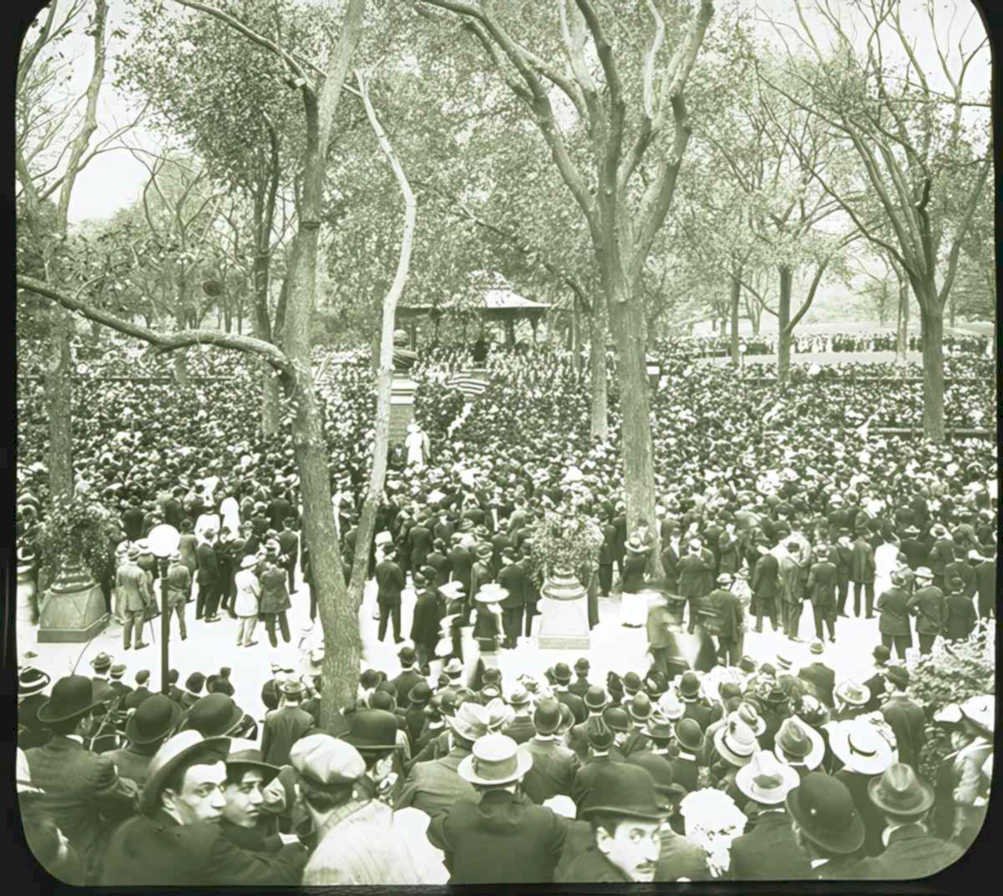 pulitzer memorial crowd Vintage world war A4 Photo Print