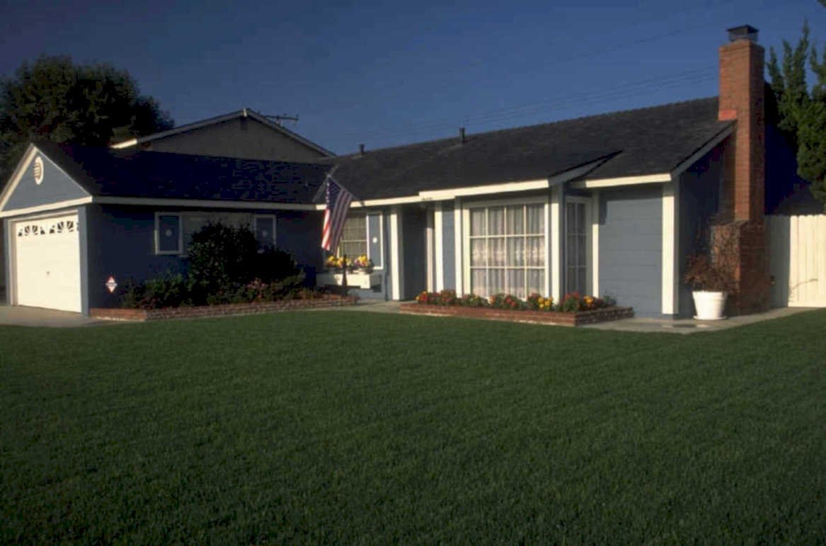 ranch house garage 1980s 1990s A4 Photo Print