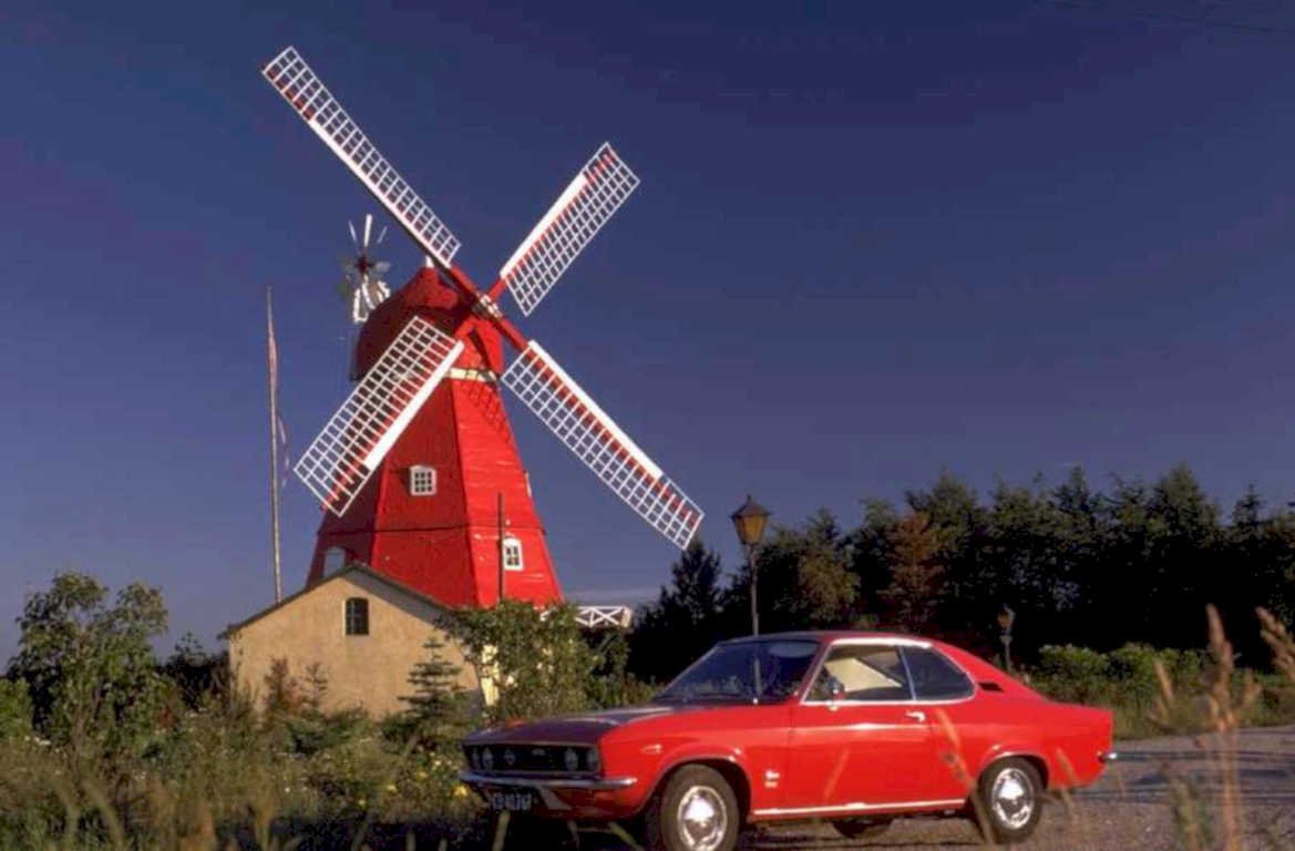 red muscle car 1980s 1990s A4 Photo Print
