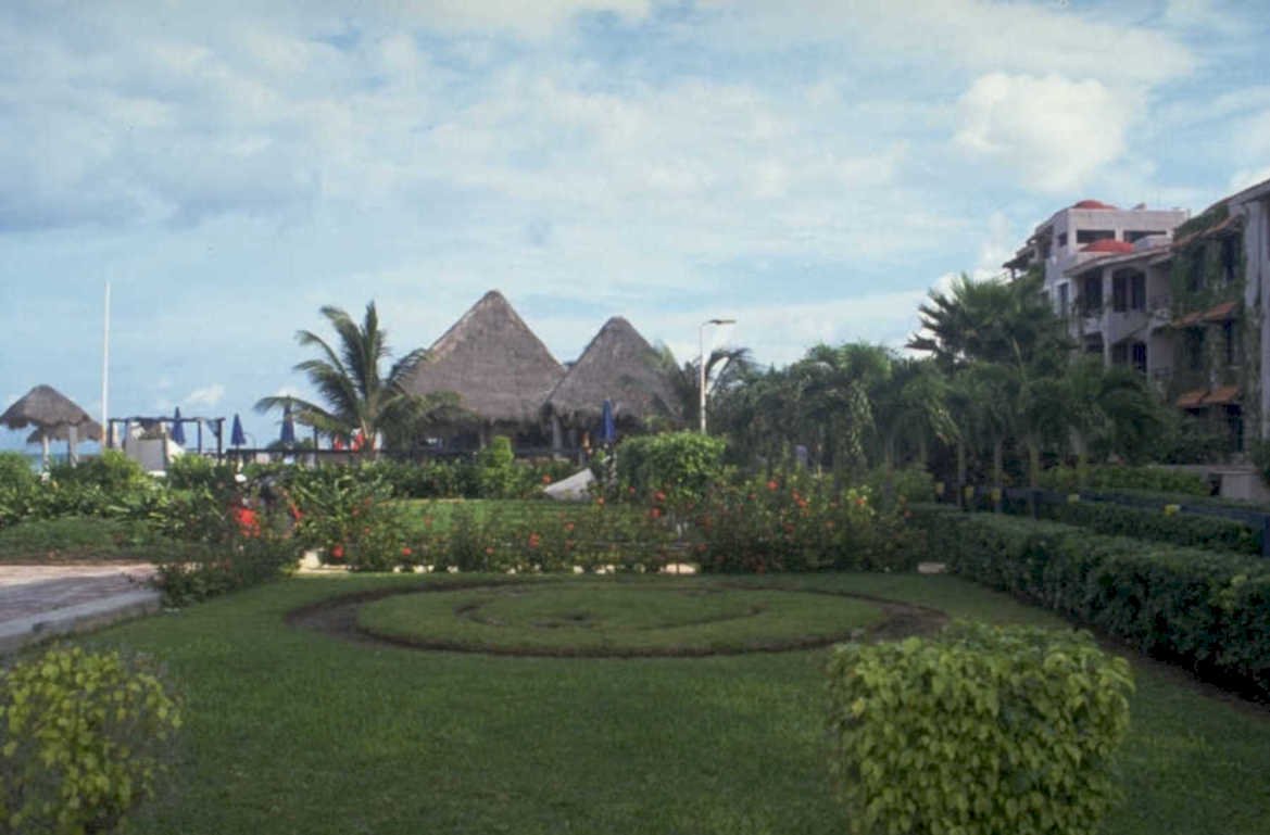 rose garden riviera 1980s 1990s A4 Photo Print