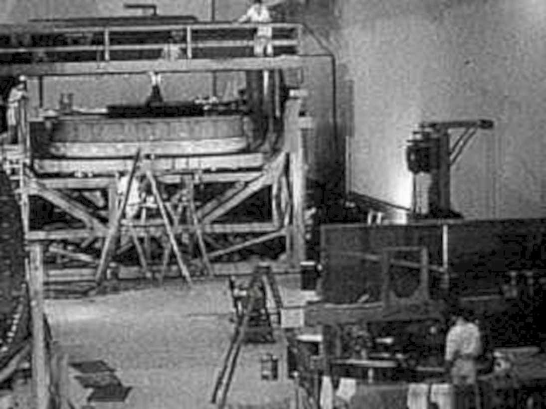 rotating disk assembly1980s 1990s A4 Photo Print