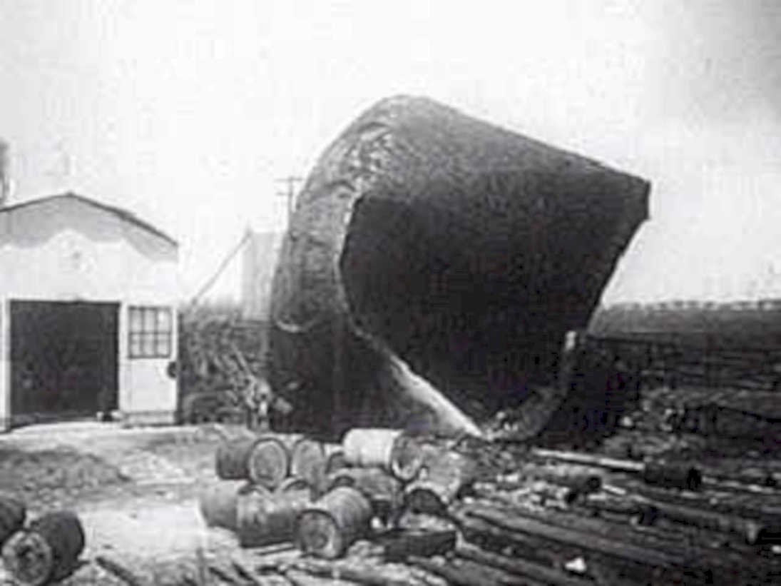 shipwreck cargo hold1980s 1990s A4 Photo Print