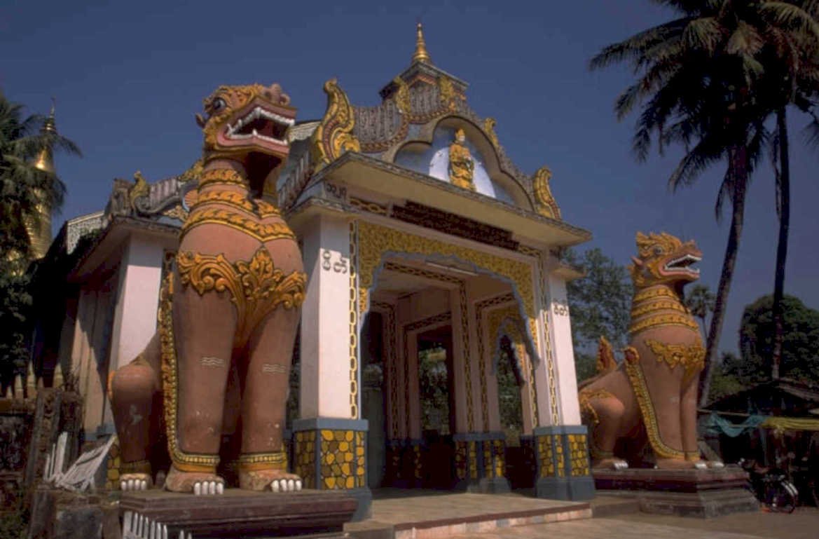 shwe kyaung temple 1980s 1990s A4 Photo Print