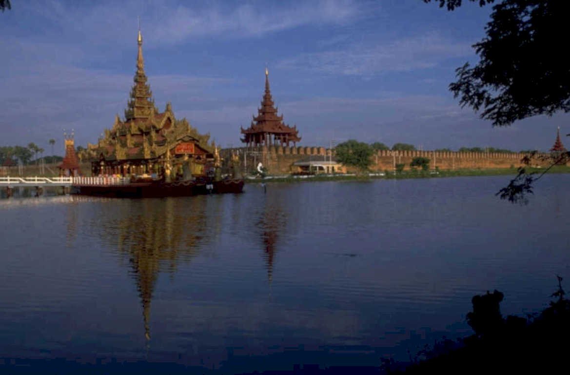 shwedagon reflection spire 1980s 1990s A4 Photo Print