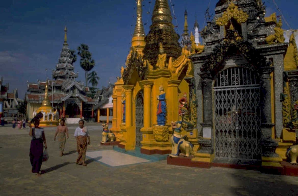 shwedagon temple yangon 1980s 1990s A4 Photo Print