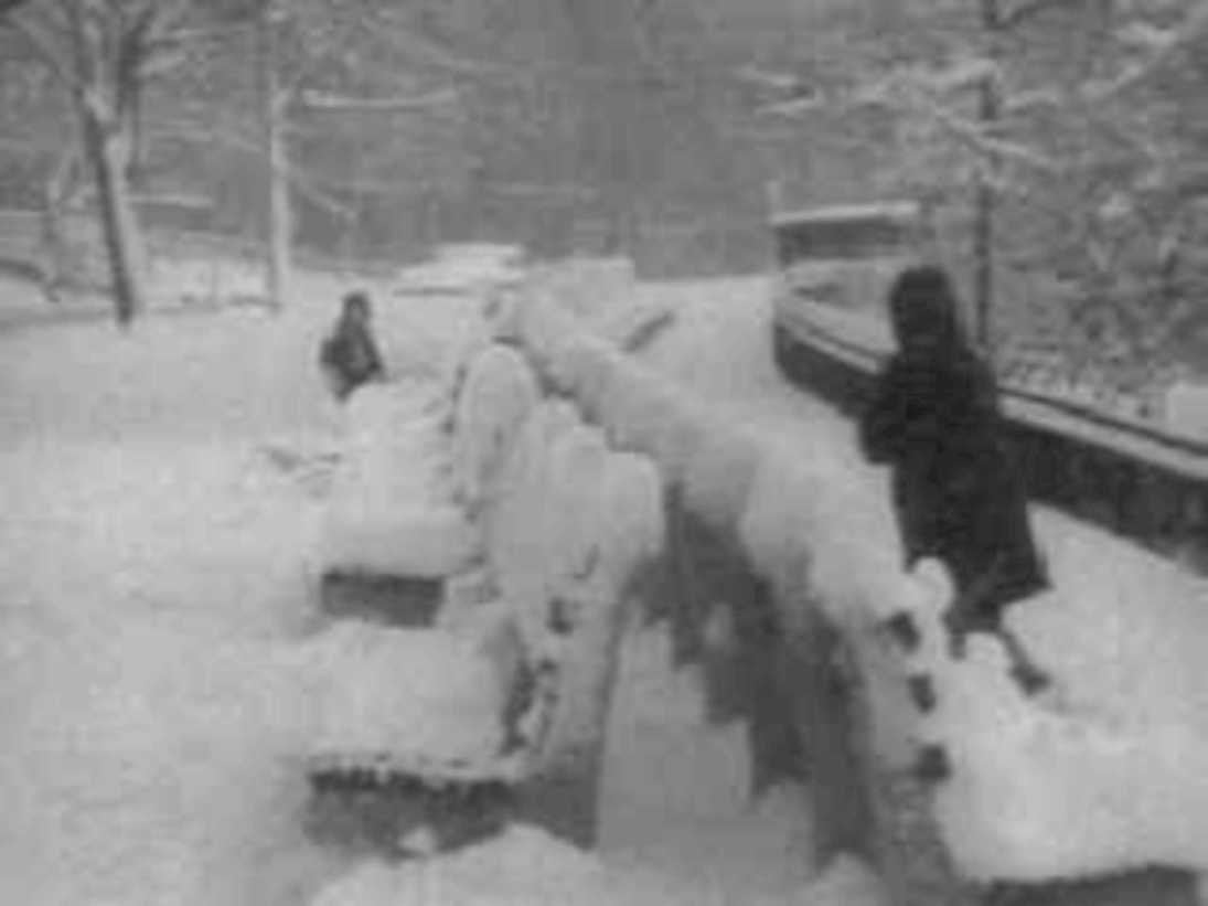 snow children bus1980s 1990s A4 Photo Print