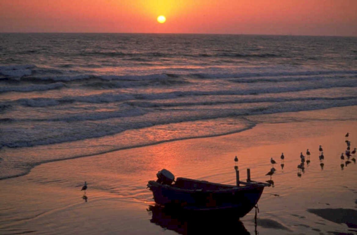 sunset beach boat 1980s 1990s A4 Photo Print