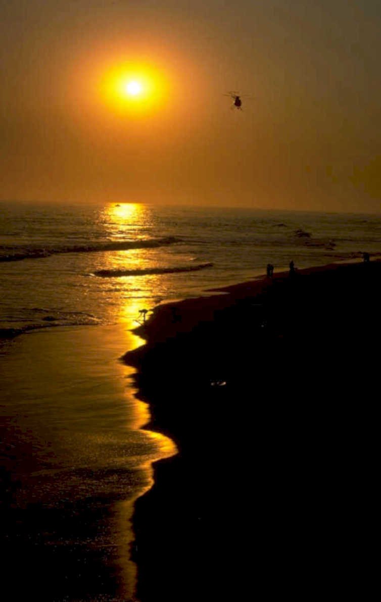 sunset beach helicopter 2 1980s 1990s A4 Photo Print