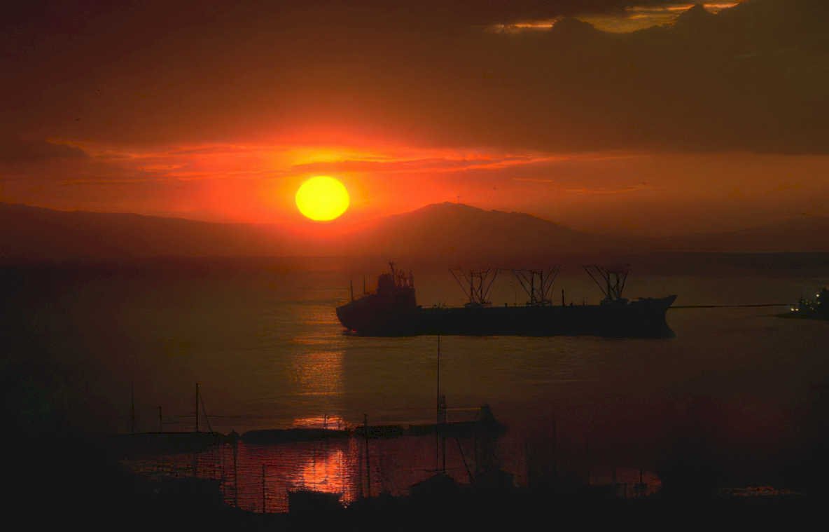 sunset cargo ship 2 GIGA 2