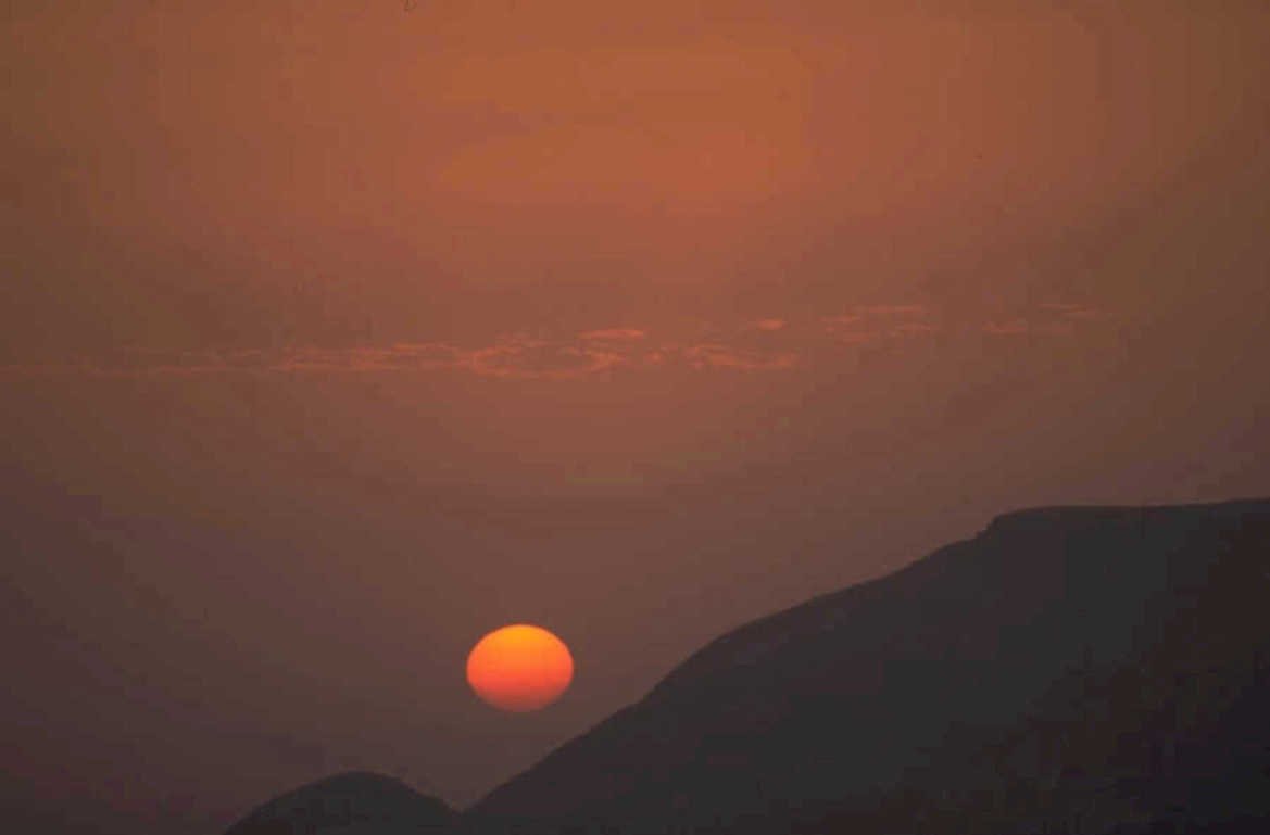 sunset horizon mountains 1980s 1990s A4 Photo Print