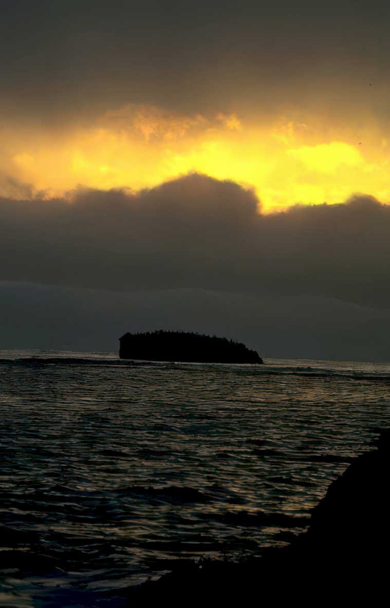 sunset island clouds GIGA 2