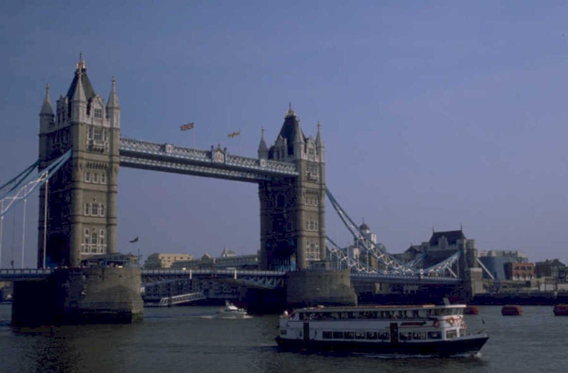 tower bridge thames 1980s 1990s A4 Photo Print