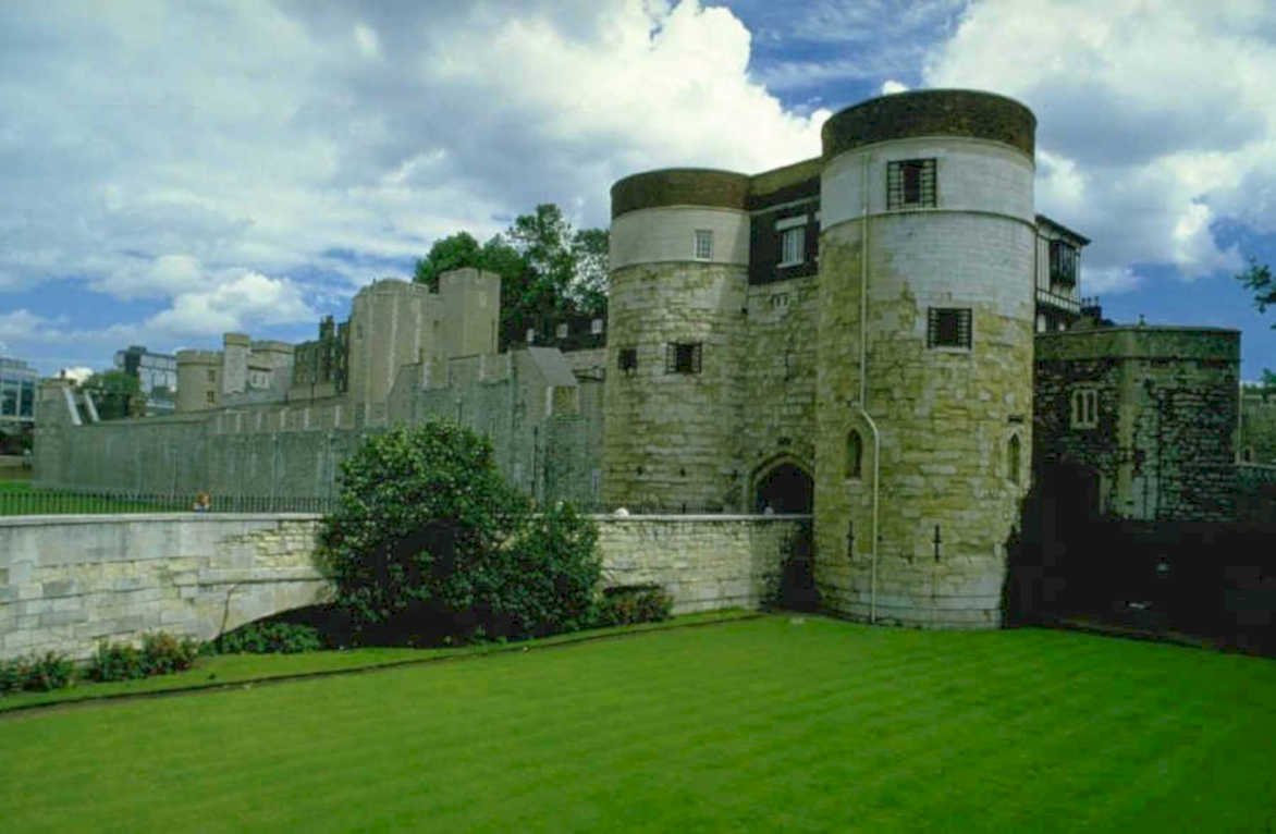 tower london 1998 1980s 1990s A4 Photo Print