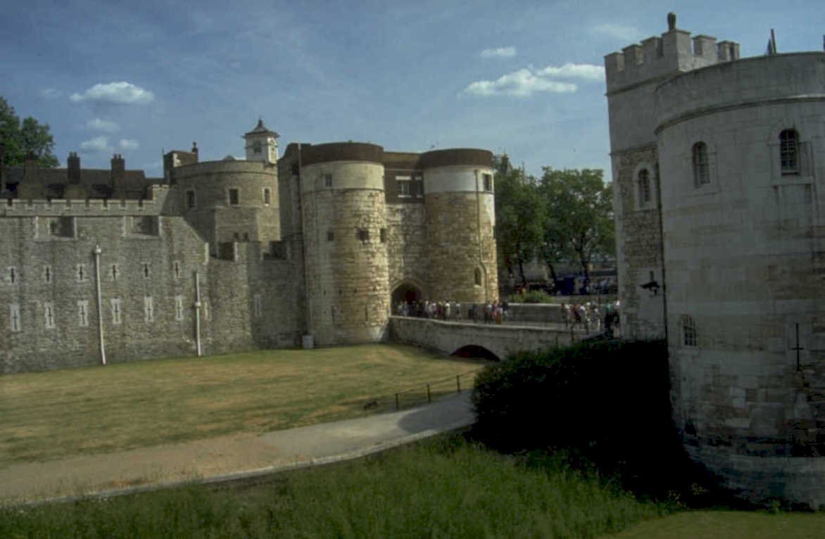 tower london exterior 1980s 1990s A4 Photo Print