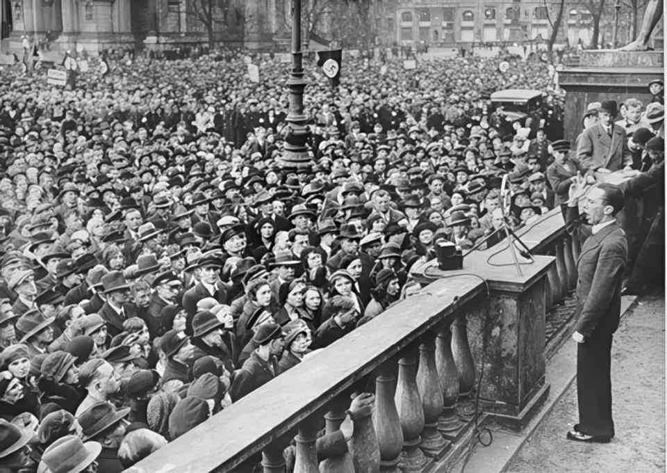 trafalgar crowd rally Vintage world war A4 Photo Print