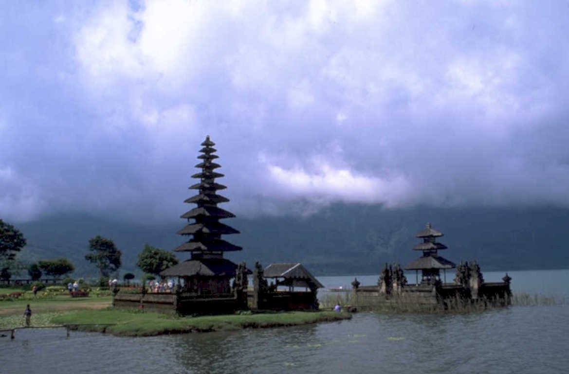 ulun danu beratan 1980s 1990s A4 Photo Print