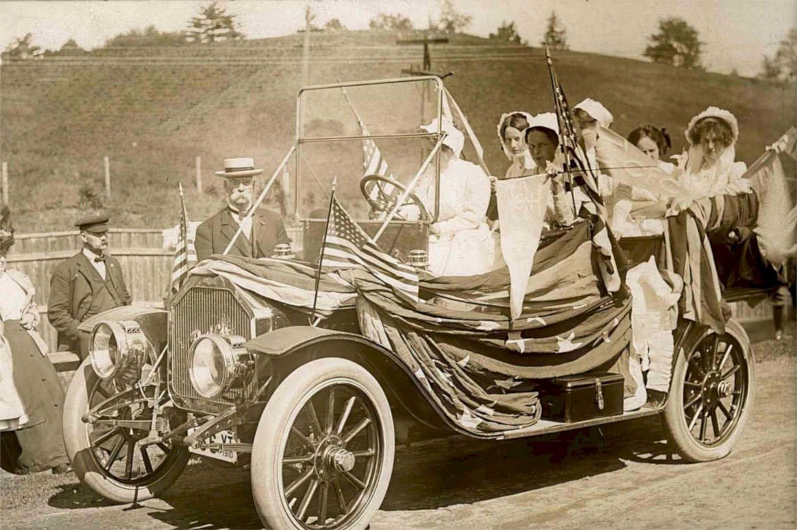 vintage auto parade Vintage world war A4 Photo Print