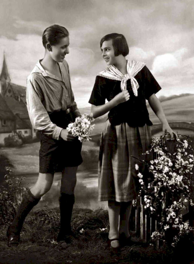 vintage couple churchVintage 20th Century 1900s A4 Photo Print