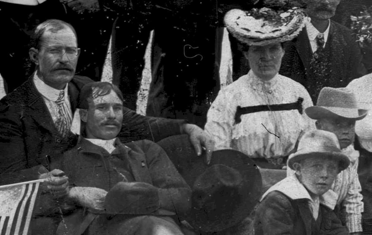 vintage family portrait 2 Vintage world war A4 Photo Print