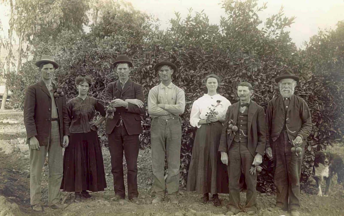 vintage family portrait 6 Vintage world war A4 Photo Print