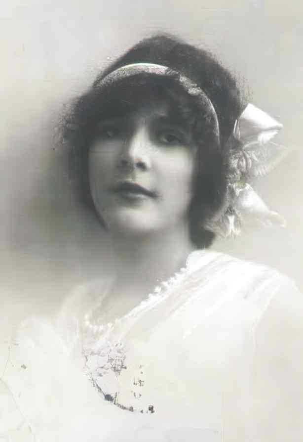 vintage woman portrait 2 Vintage world war A4 Photo Print