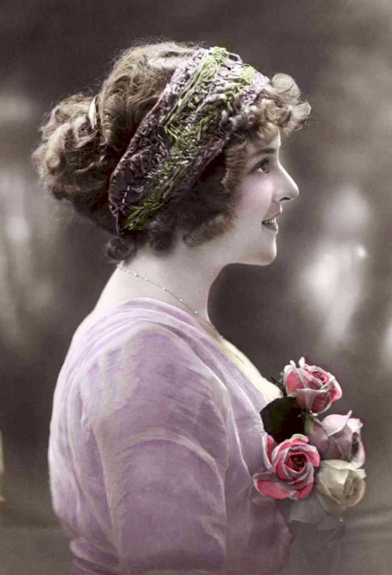vintage woman rosesVintage 20th Century 1900s A4 Photo Print
