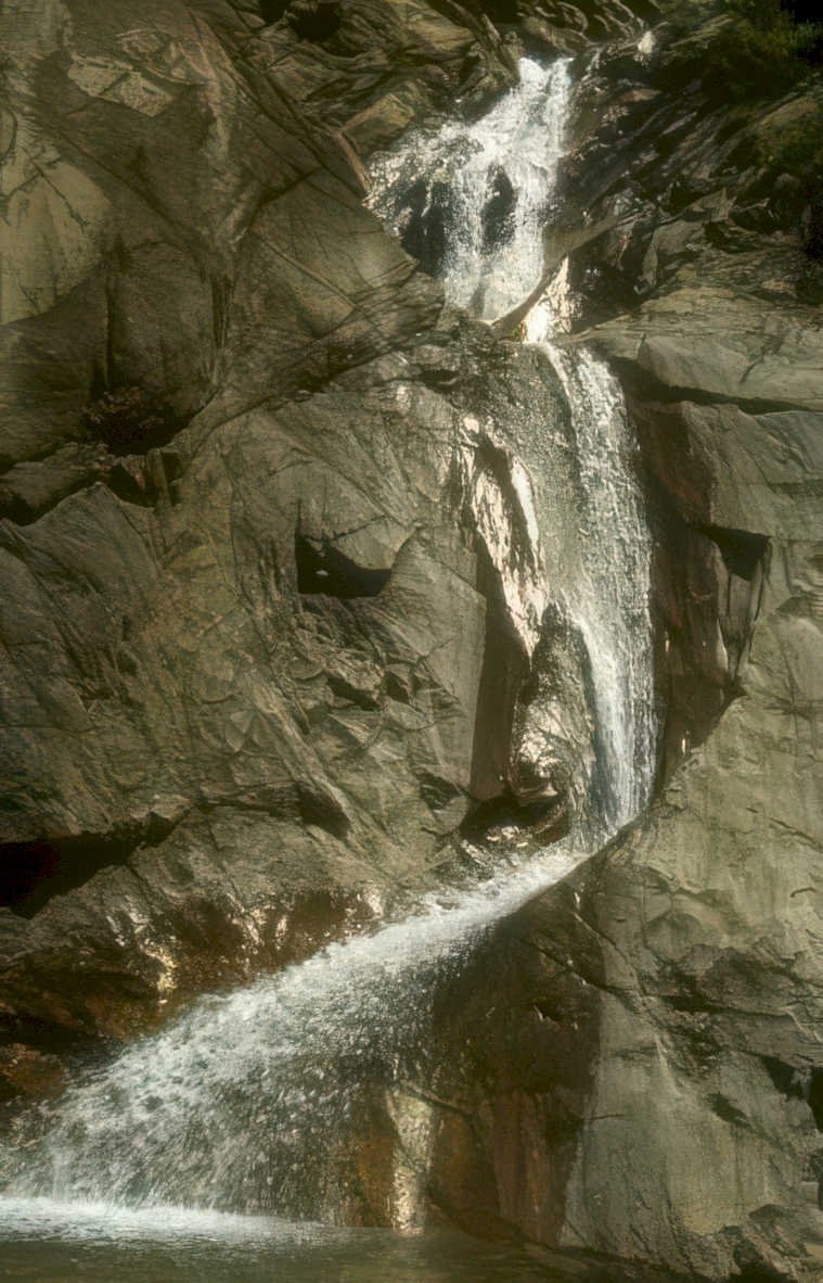 waterfall cascade rocks 1 GIGA 3