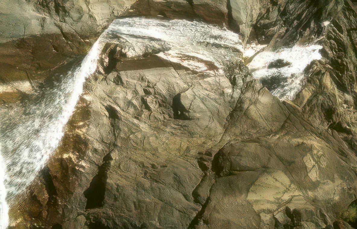 waterfall cascade rocks 2 GIGA 3