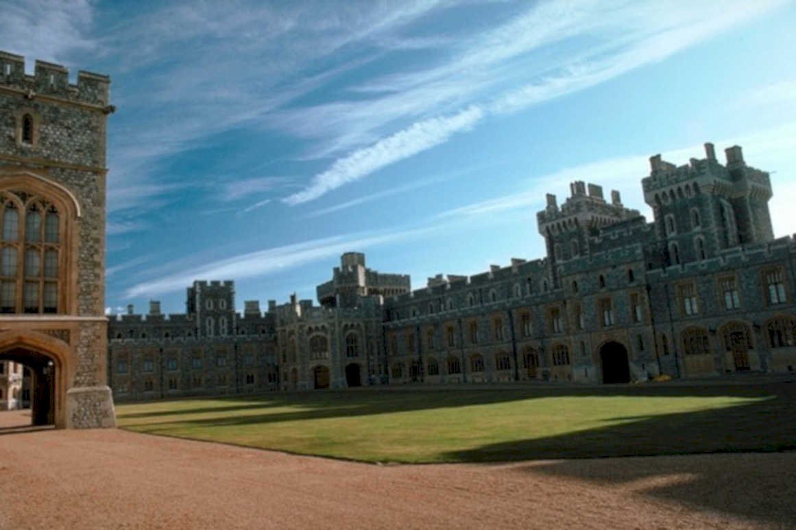 windsor castle exterior 11980s 1990s A4 Photo Print