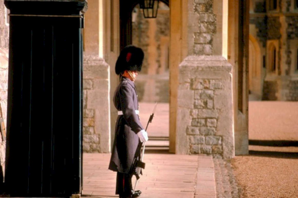 windsor castle guard1980s 1990s A4 Photo Print